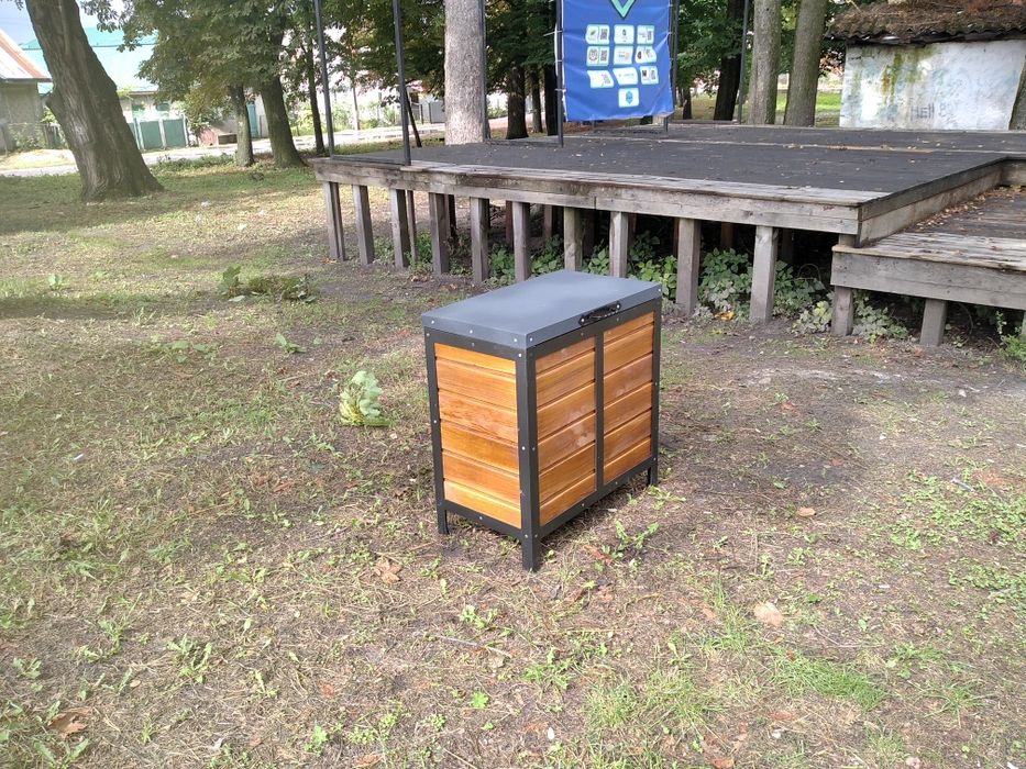 Вироби з металу та дерева у стилі лофт. Вуличні меблі