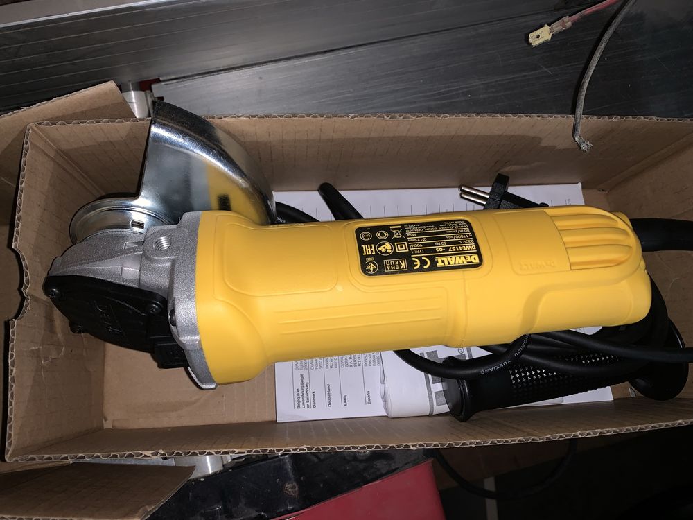 Болгарка 125 DeWalt DWE4157 900Вт оригінал