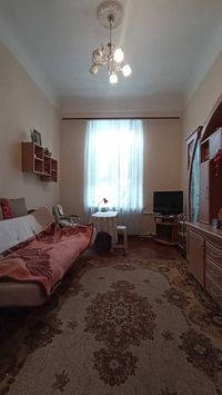 продам 3 комн квартиру в центре города на Базарной  42 999 у.е