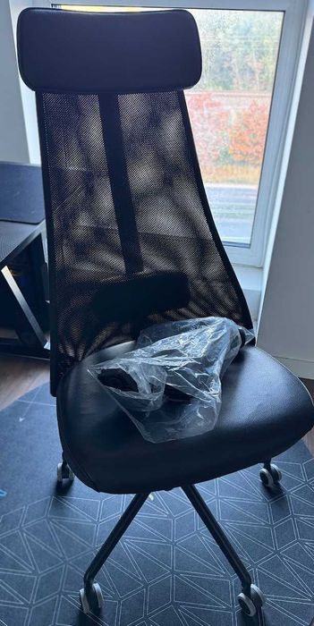Fotel biurowy IKEA JÄRVFJÄLLET - skóra, glose czarny