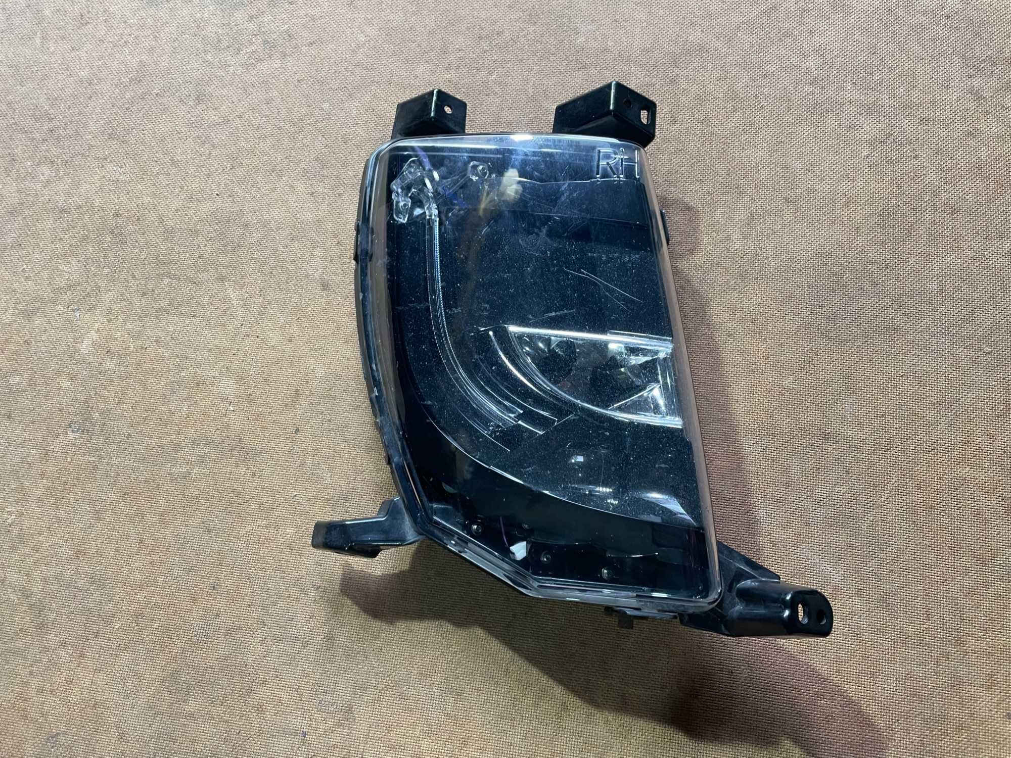 Фара протитуманна права Tesla MS 6005916-00-E Європа