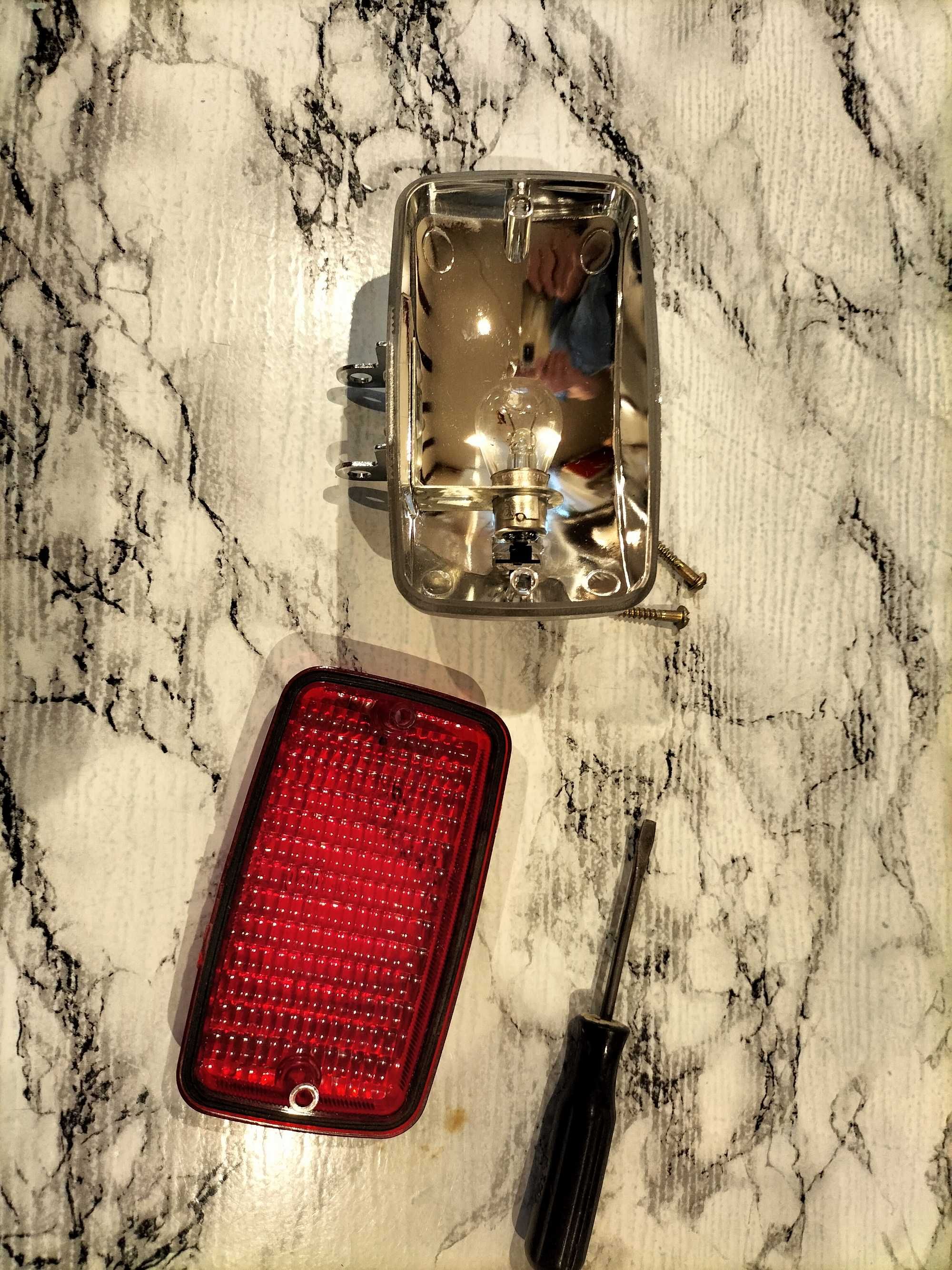 Zabytek z 1991r - lampa przeciwmgielna, miała być do Syrena 105 kompl