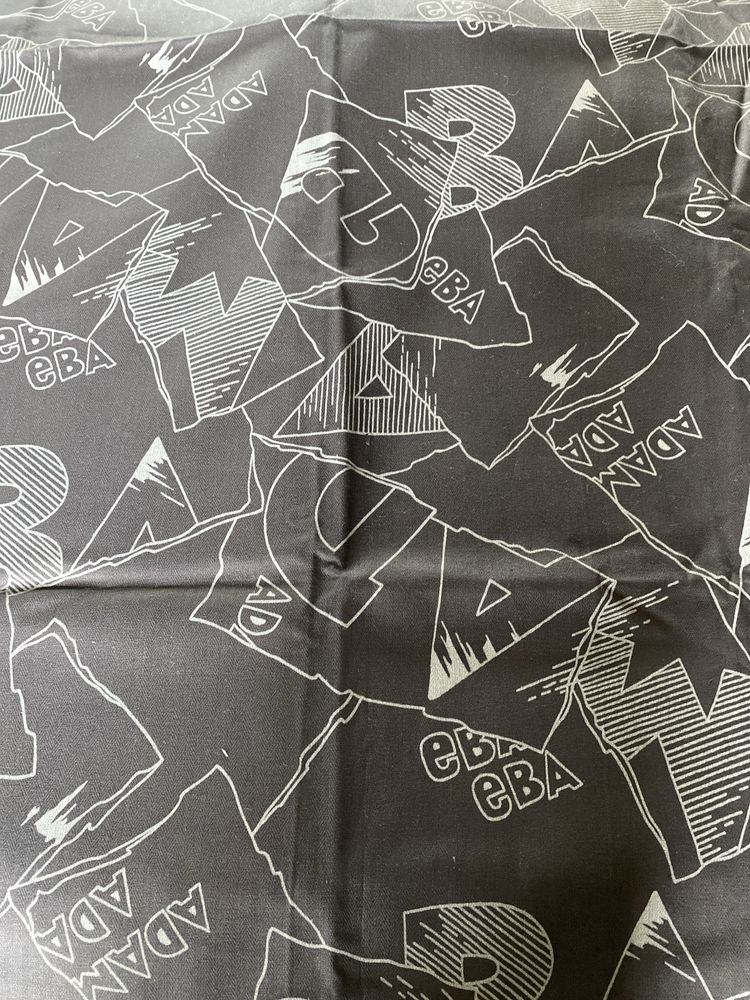 Material do szycia czarny z napisami 87 x 145