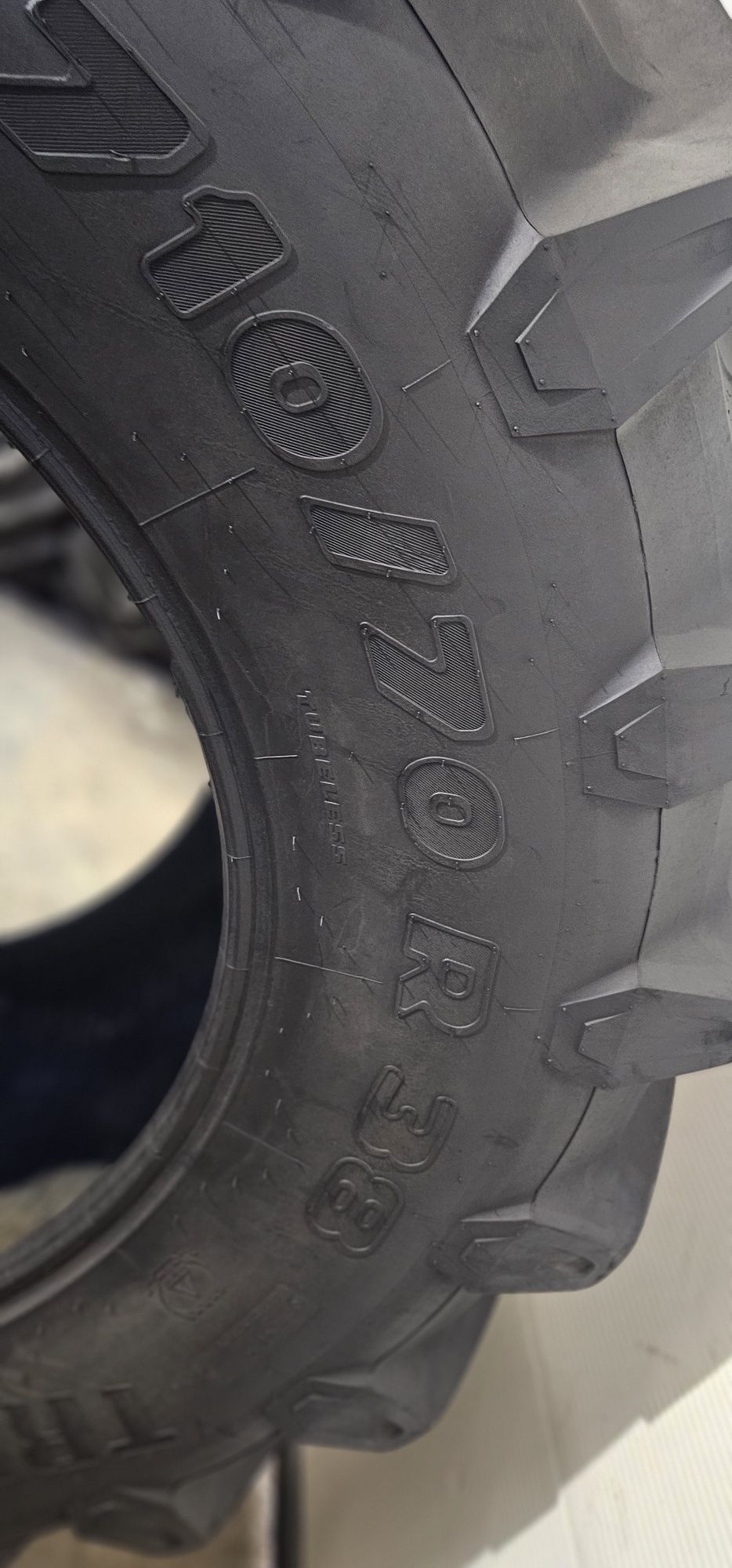 Trelleborg 710/70r38 bez napraw 4,5cm BIEŻNIKA