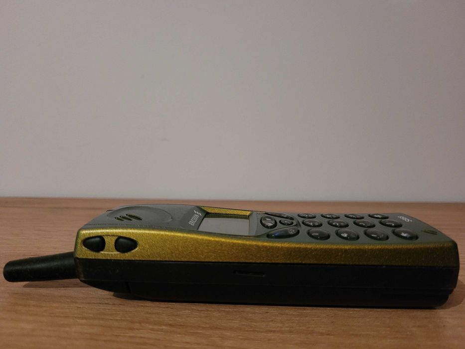 Stary telefon ERICSSON  S868 dla kolekcjonera