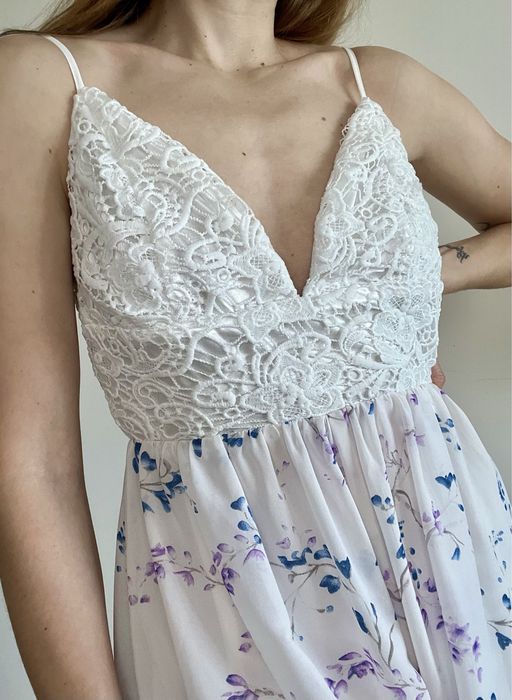 Biały kombinezon wiązany r. 36