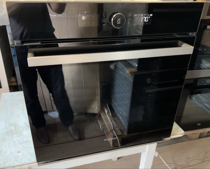 Духовка чорна Whirlpool 6 sense (Італія)
