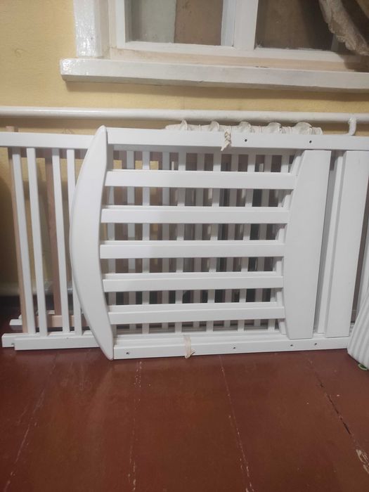 Дитяча кроватка-маятник