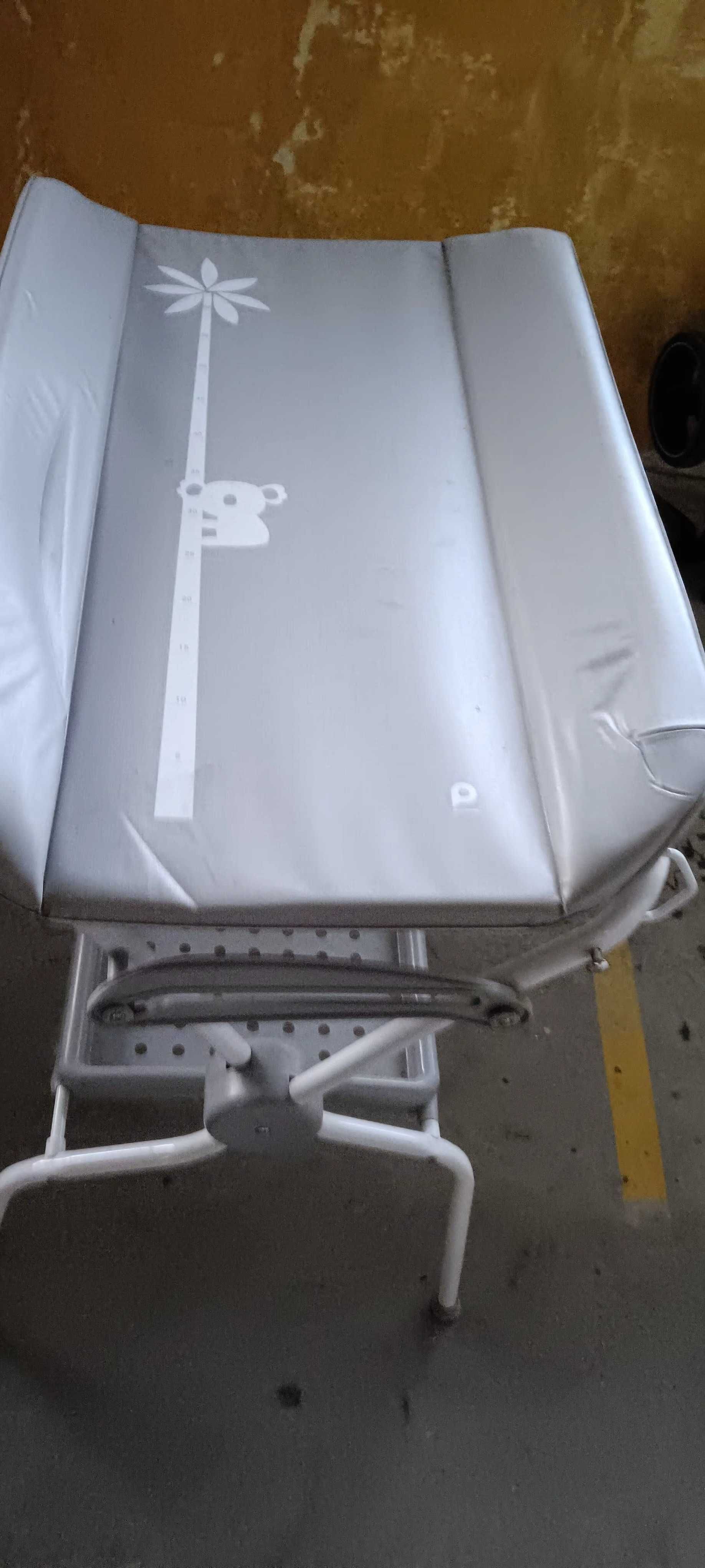 MESA PARA MIDAR A FRALDA DO BÉBÉ