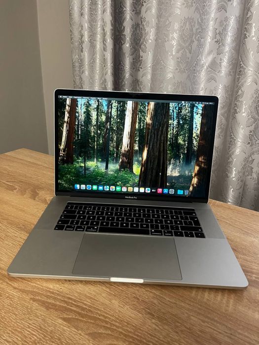 MacBook Pro 15” 2018 16/512