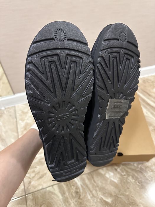 Тепленькі UGG у чорному кольорі 40-41 розмір 26,5 - 27 см