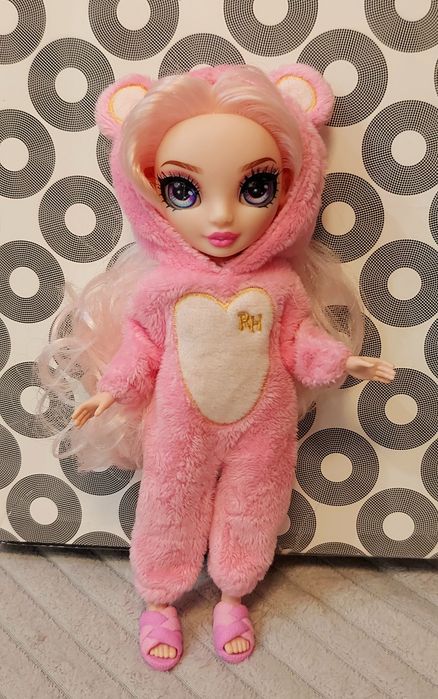 Лялька Rainbow High Рейнбоу хай Джуніор Белла Паркер Піжамна вечірка