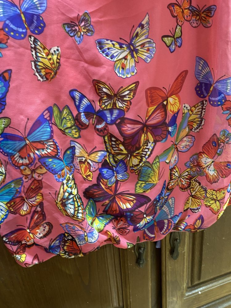 Blusa rosa com borboletas