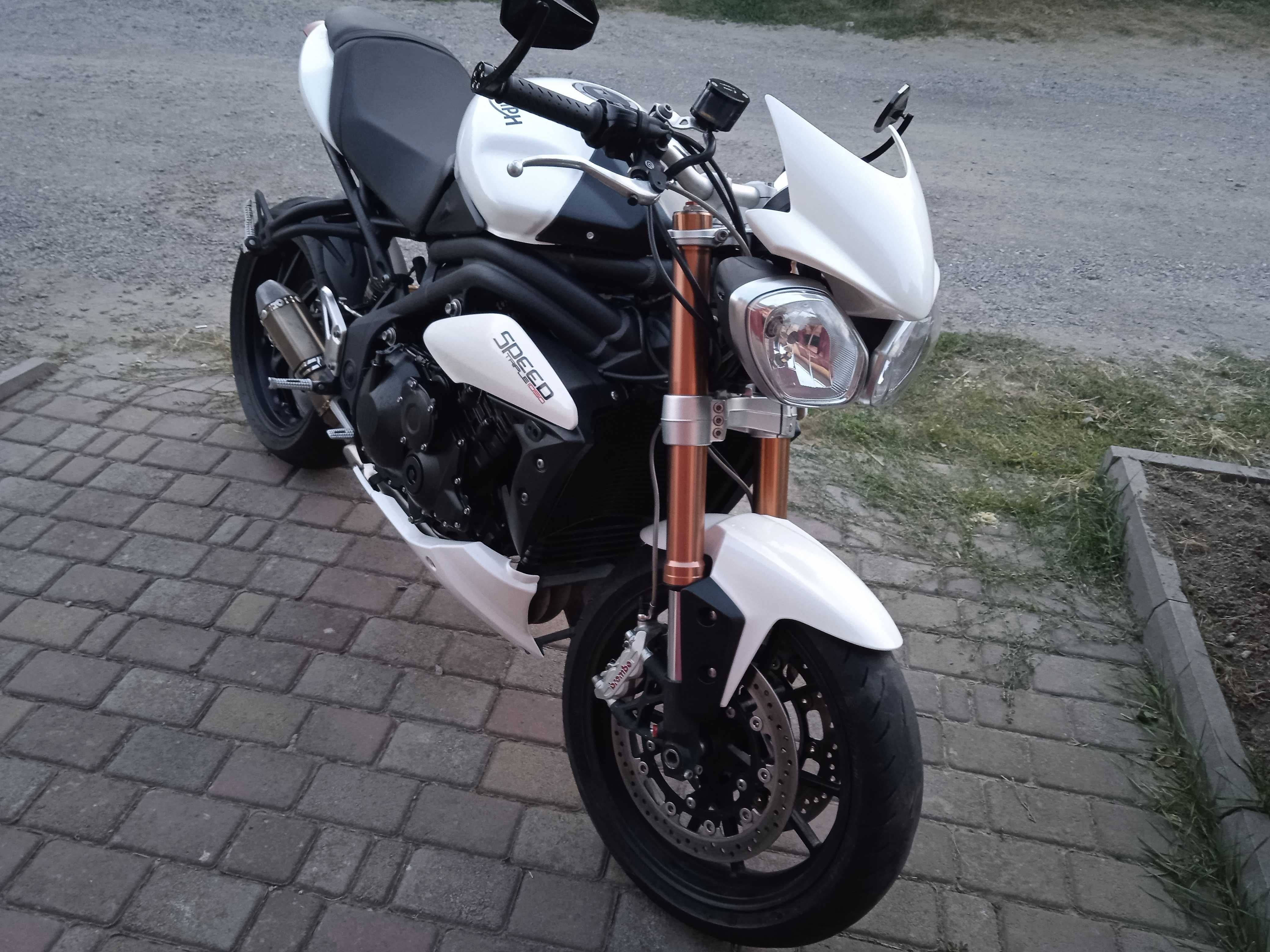 Продам Triumph Speed Triple 1050сс 2015 року