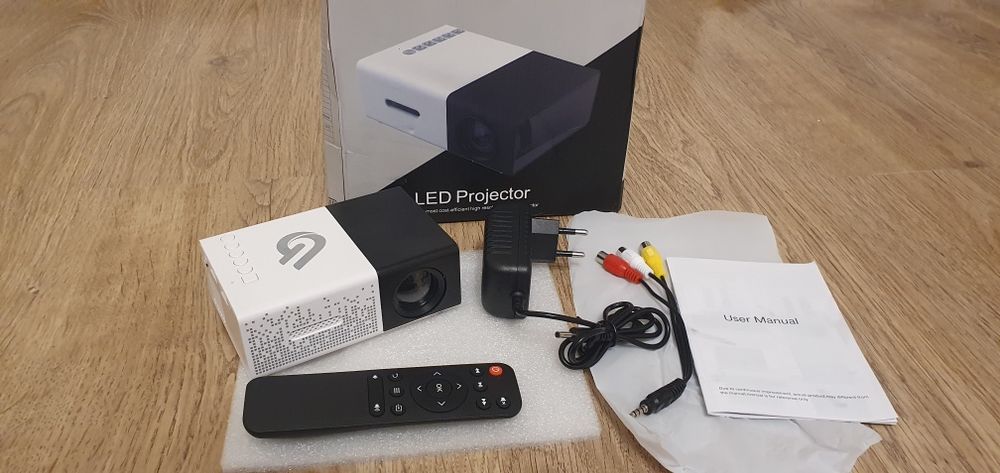 Міні проектор GTEQY YK10