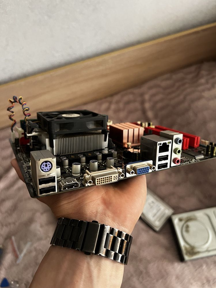 Biostat A880G+ AM3 /Athlon x2 250/ 4GB DDR3.