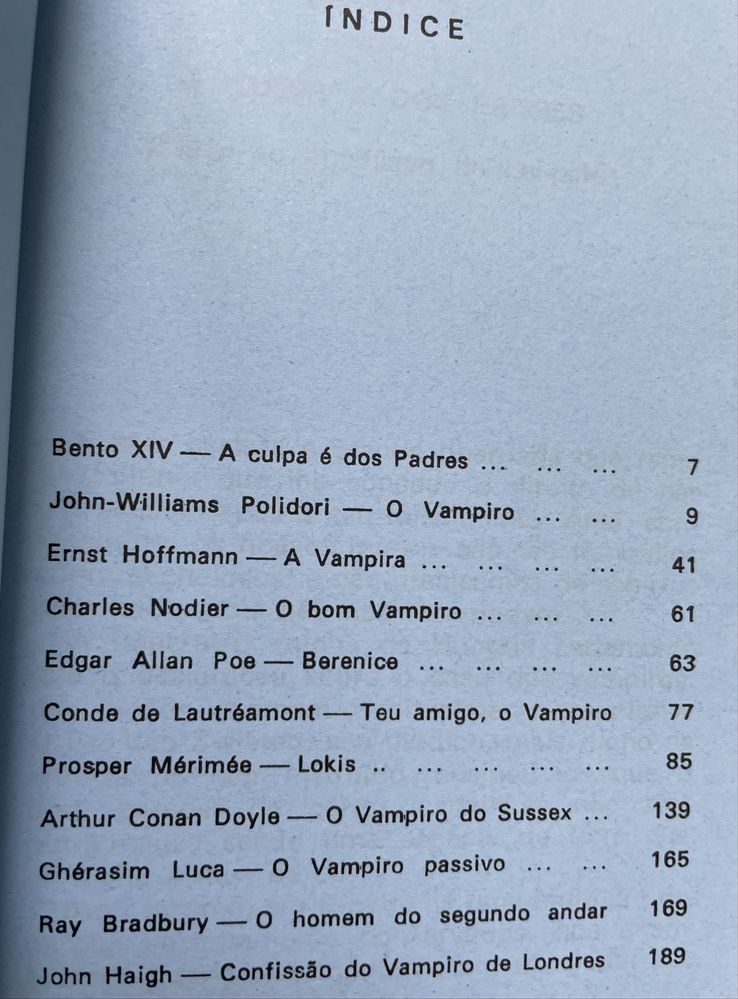 Histórias de Vampiros (nº21 da colecção Livro B)