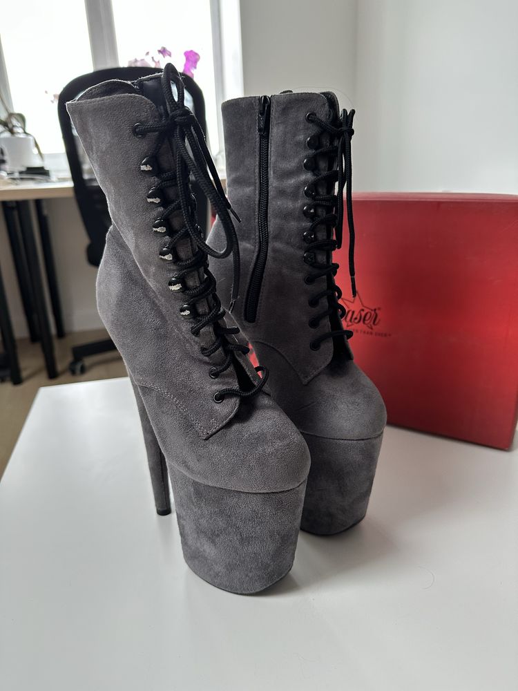Стріпи. Черевики Pleaser