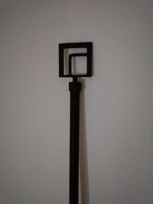 Varão preto extensível