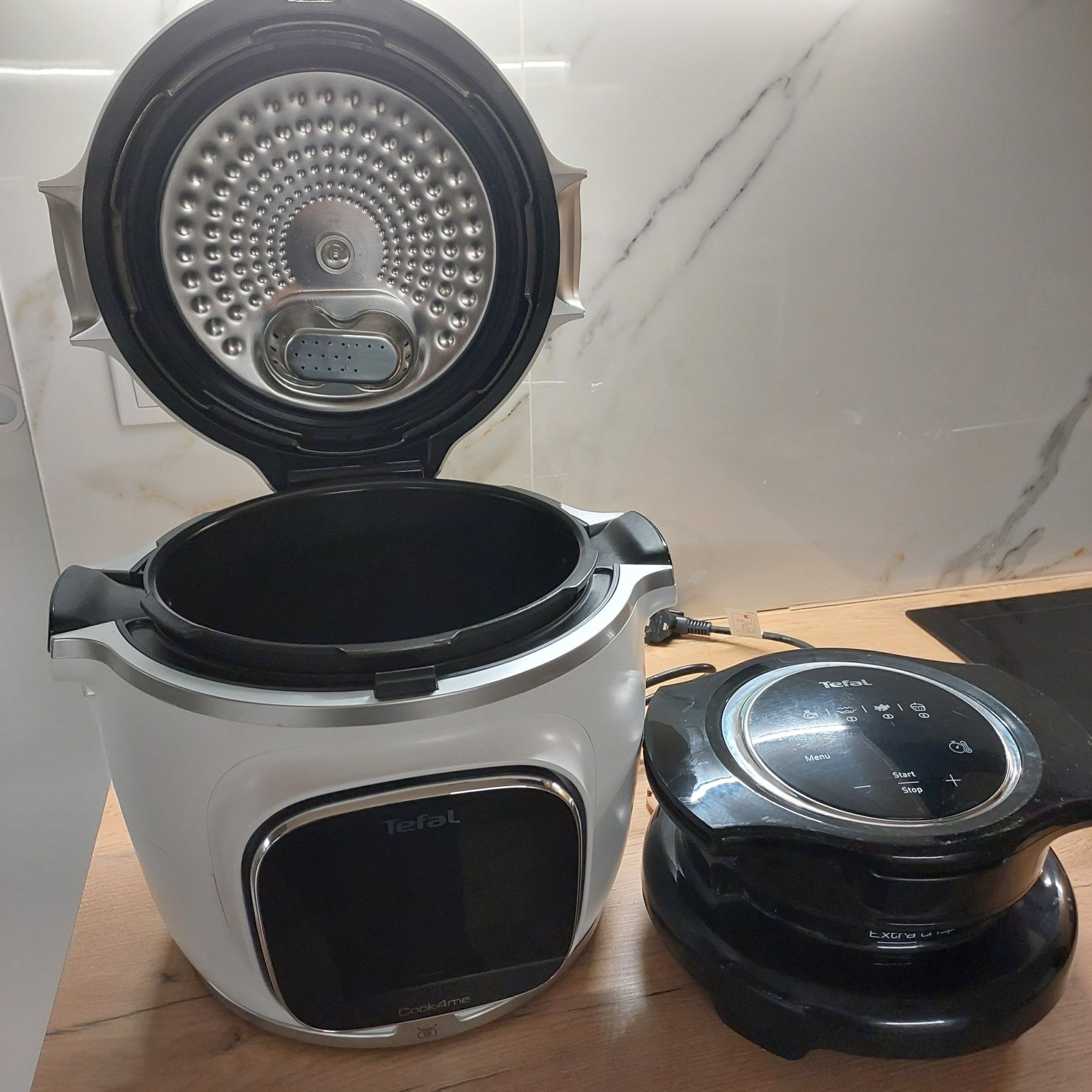 Multicooker Tefal Cook4me Touch Pro z  Wi-Fi, z wbudowaną wagą.