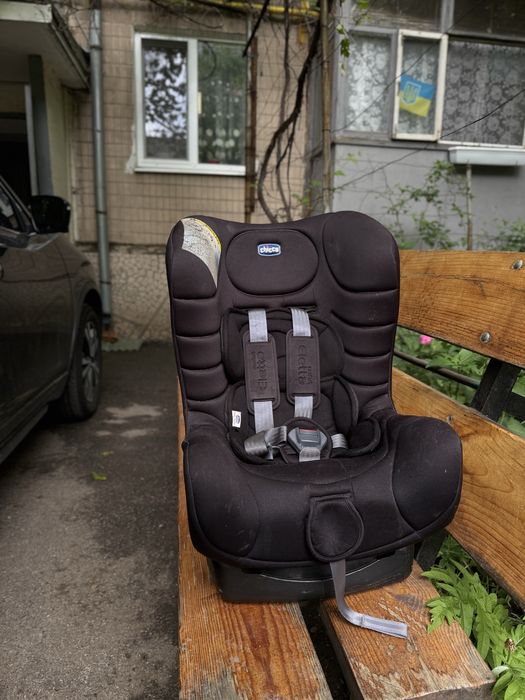 Дитяче автокрісло chicco чорний колір