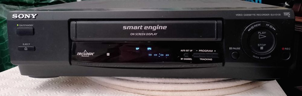 Vendo Leitor/Gravador VHS Sony + 35 filmes