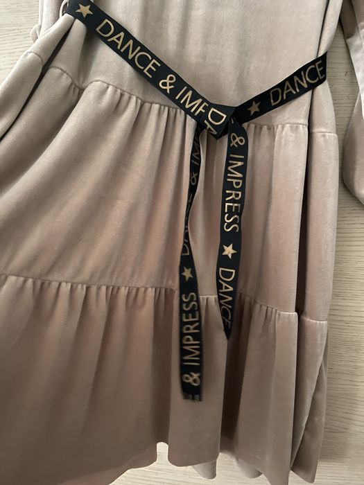 Piekna welurowa sukienka