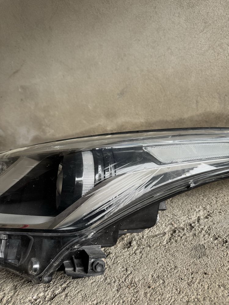 Farol esquerdo toyota C-HR
