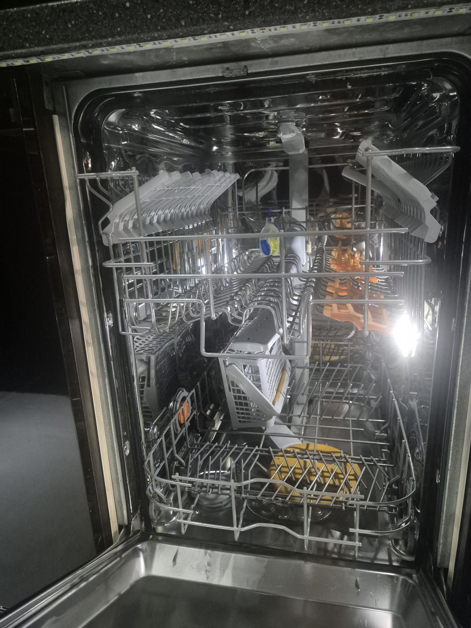 Zmywarka Electrolux ESL47710R uszkodzona