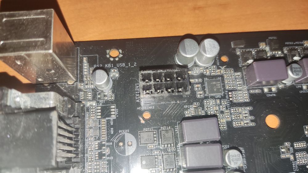 Материнська Плата AM4 ASRock B450M Pro4 (дефектна, тільки на запчасти)