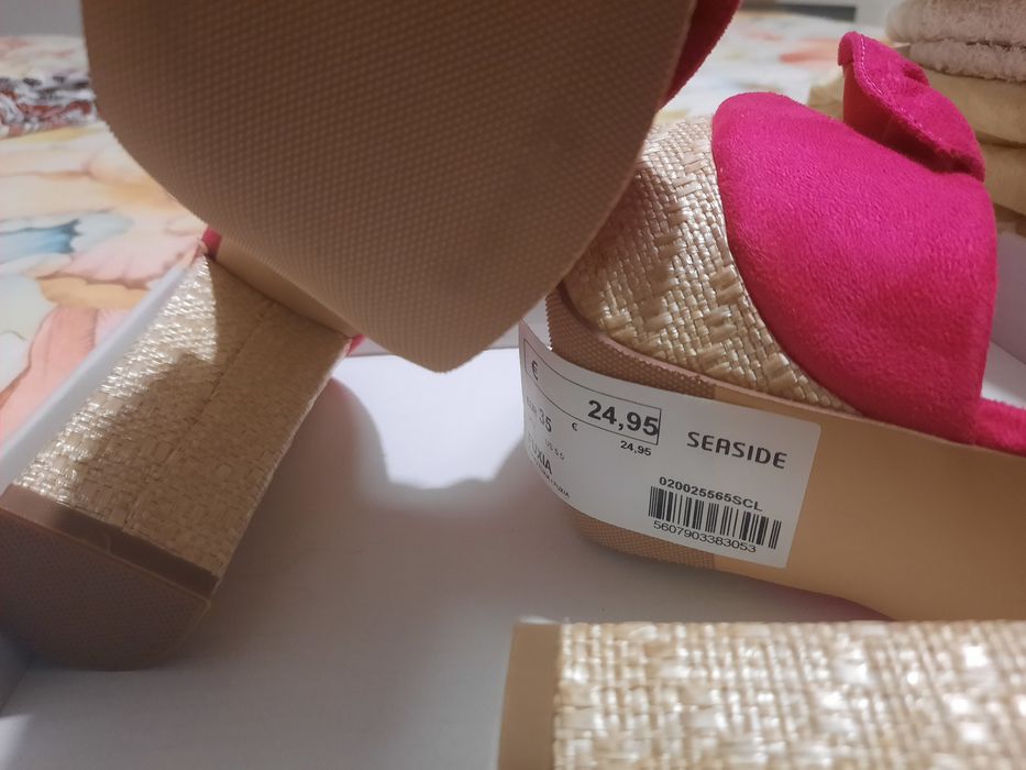 Sandálias de Salto Alto Novas