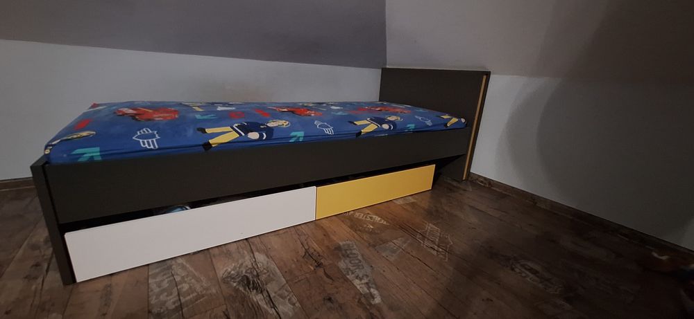 Łóżko z materacem jednoosobowe młodzieżowe BRW kolekcja Graphic 90x200