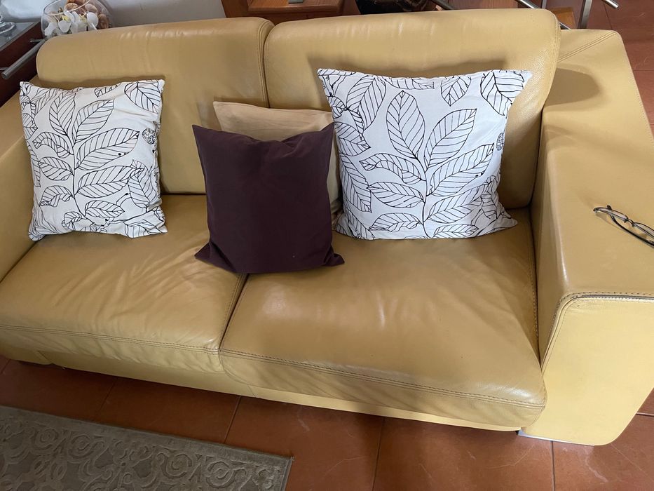 Conjunto de 2 Sofás amarelos em pele