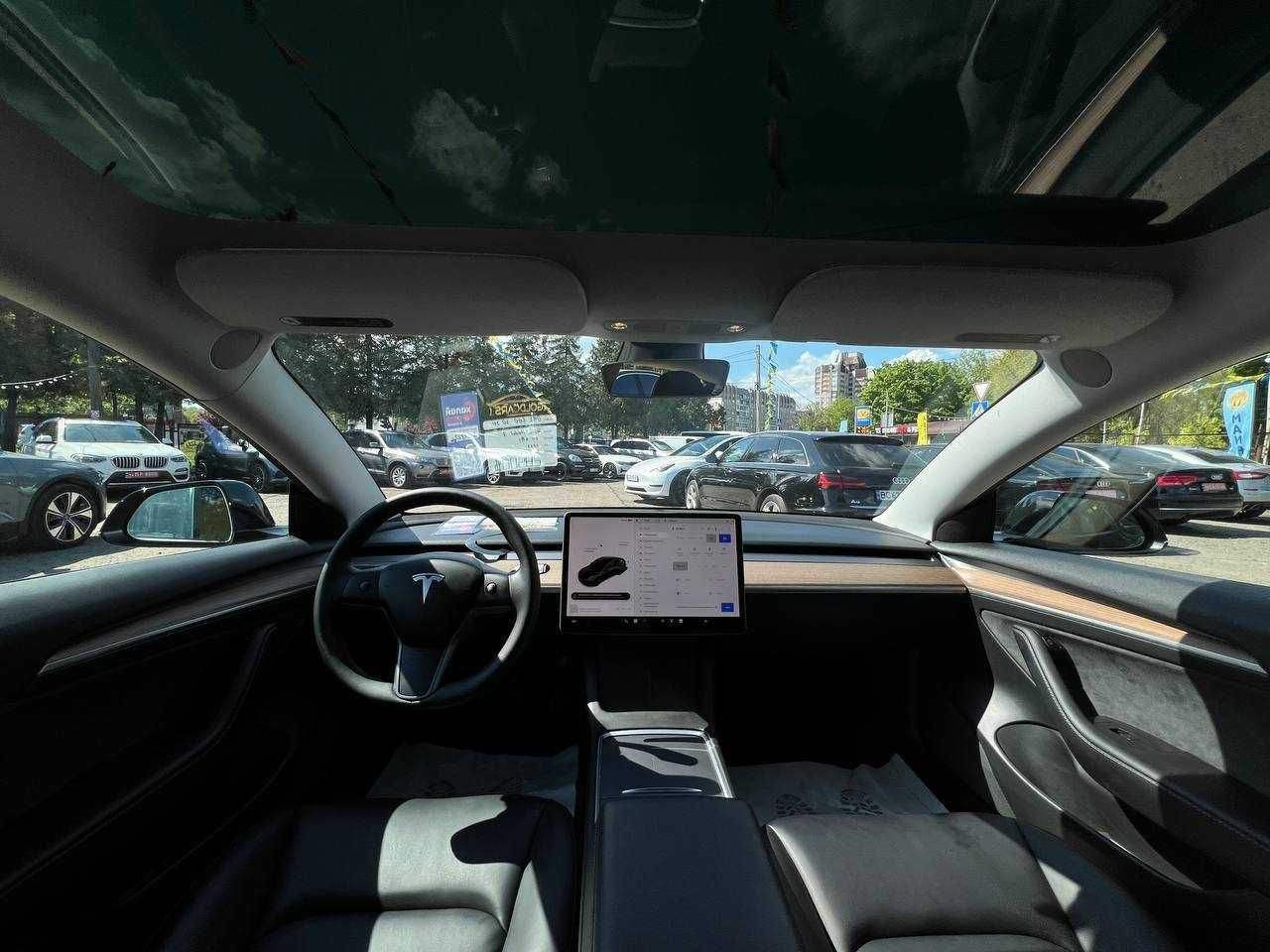 Tesla Model 3 2022 року