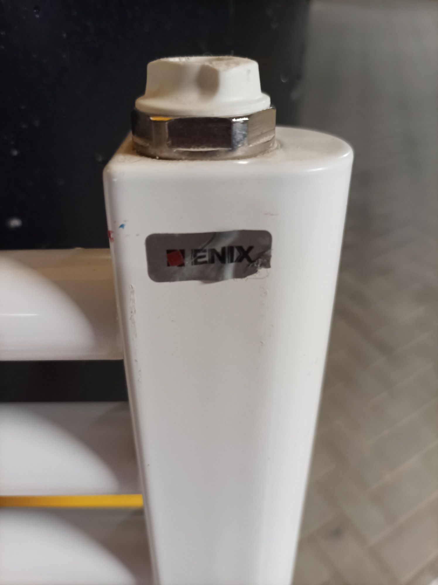 Grzejnik łazienkowy Enix 458x1154 mm