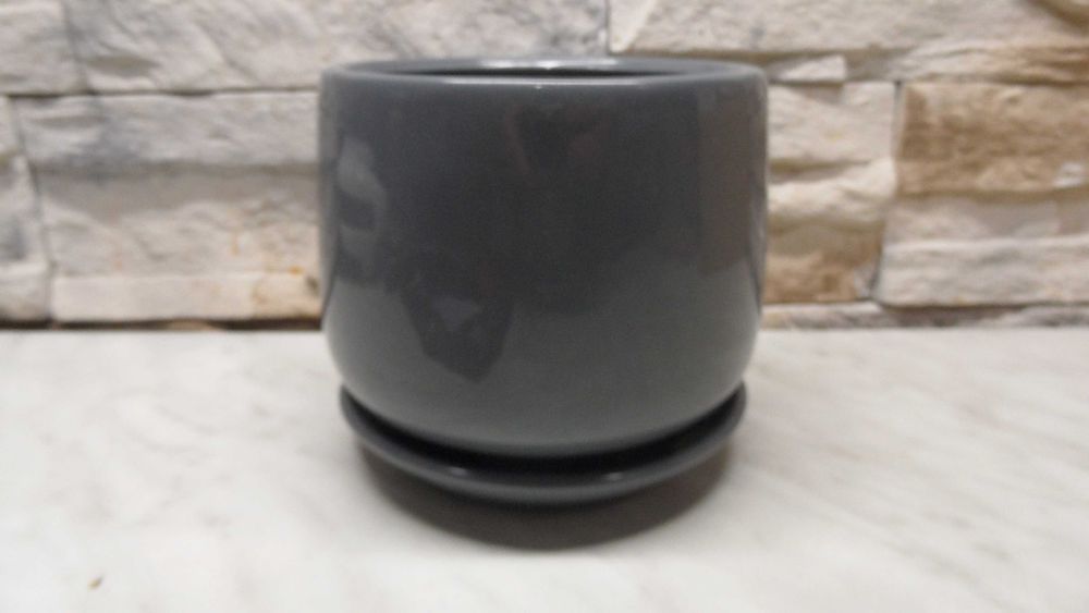 Osłonka na doniczkę z podstawkiem