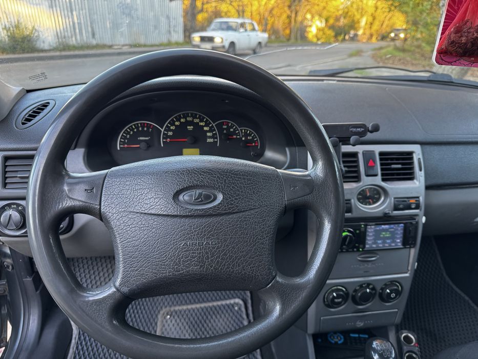 Lada Priora 2011 2170 люкс комплектация