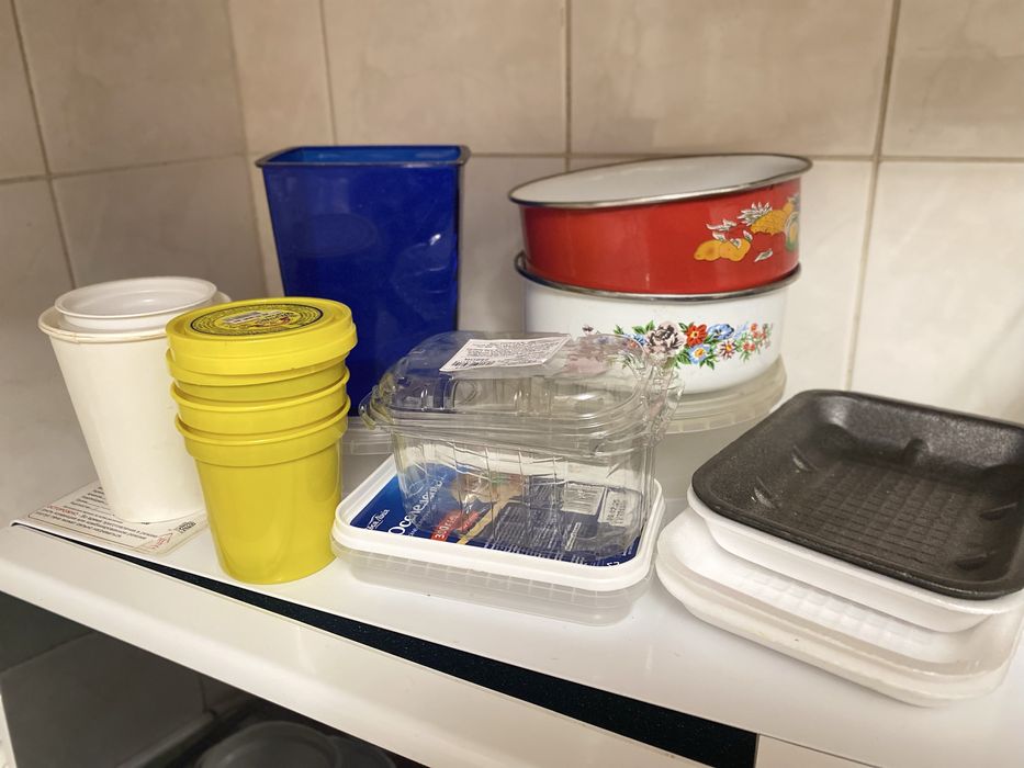 Отдам судочки, лоточки, пластиковую тару