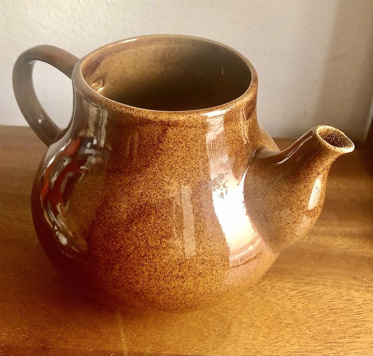 Bule em cerâmica vidrada