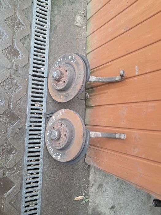 Zwrotnice przednie mercedes w211