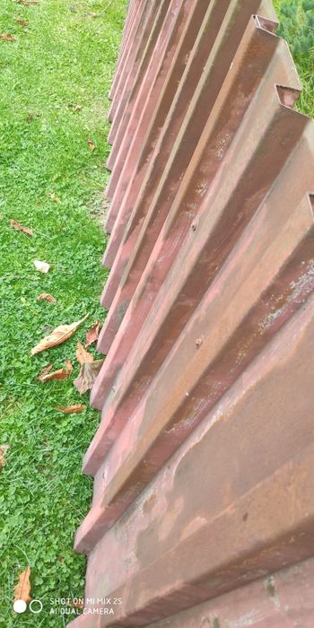 Dach z grubej blachy trapezowej gotowy do zawieszenia