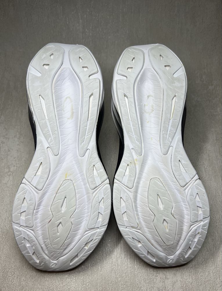 Кросівки Asics Novablast 3 Platinum