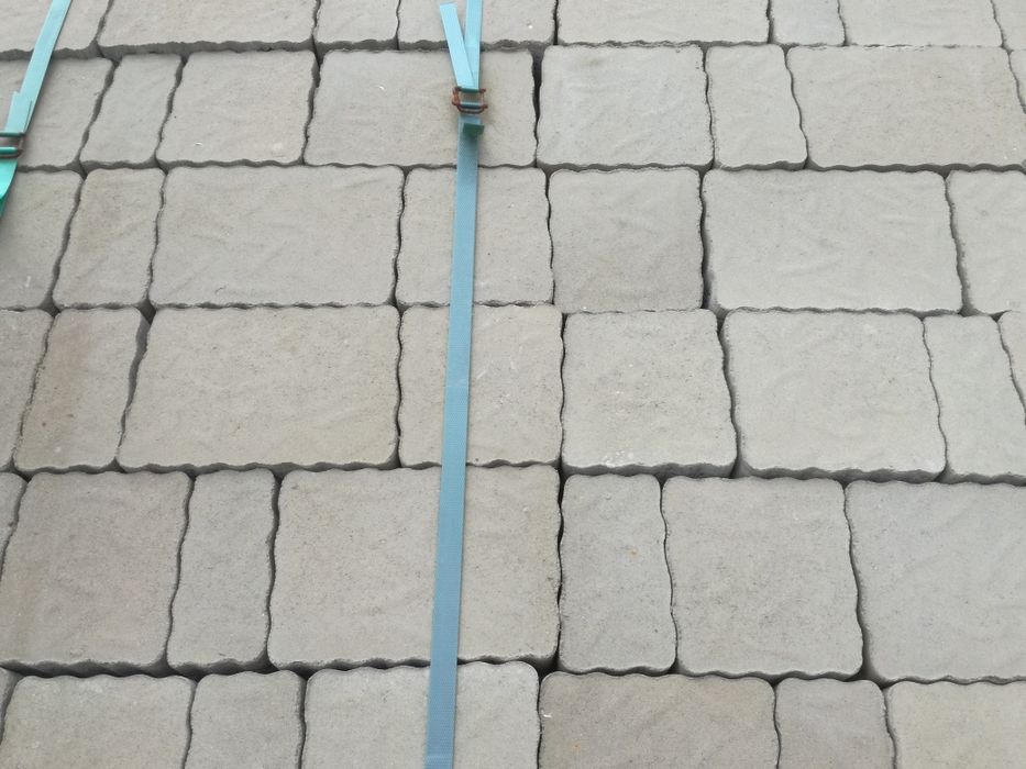 Бруківка.Старе місто, Римський камінь