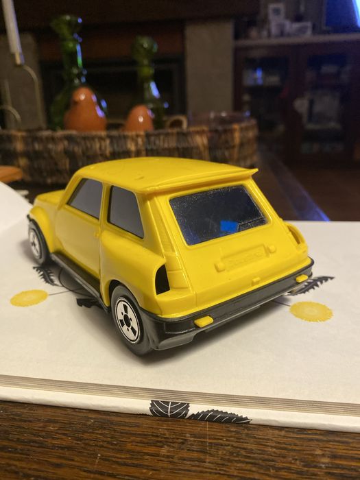 Renault 5 Maxi Turbo. Made in France. Modelo a fricção. Anos 80