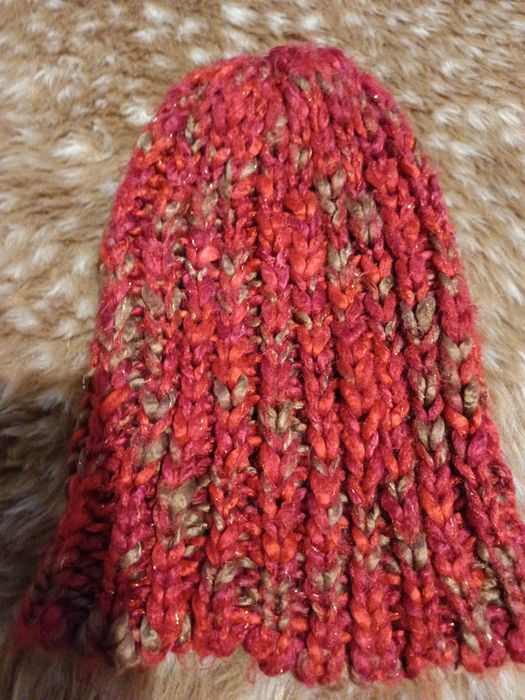 Lekka czapka na  chłodniejsze dni