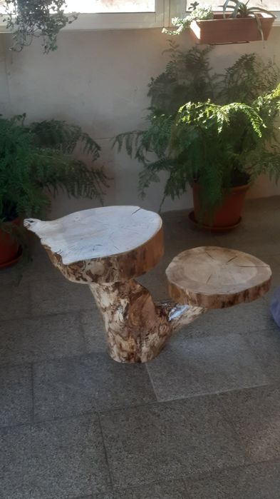 Mesa em Madeira macissa