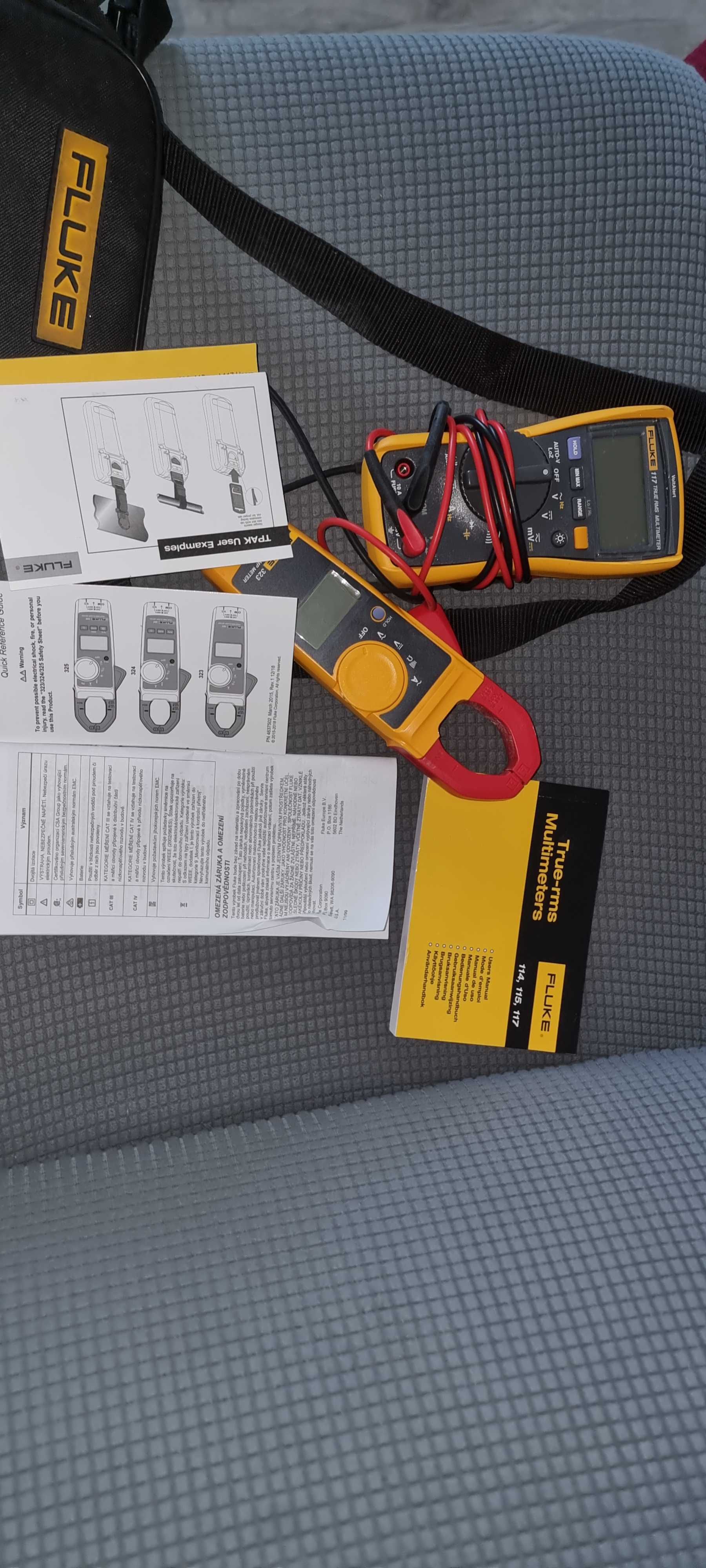 Fluke 117 True Rms Multimeter e Fluke 323 True Rms Clamp Meter