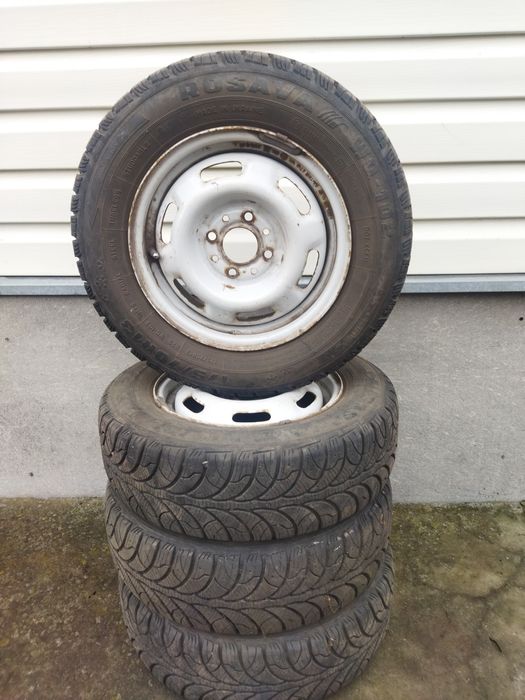 Зимова гума . R 13 .4500гр за 4