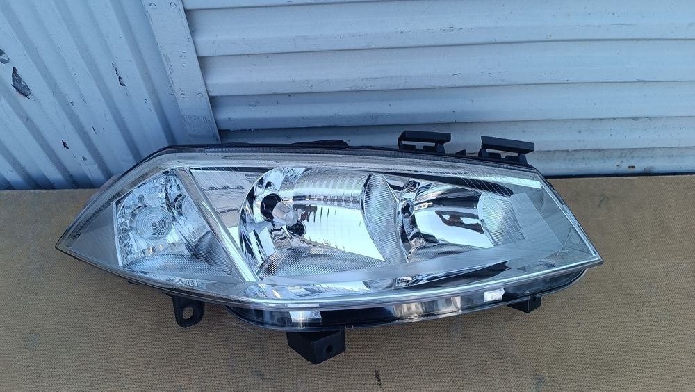 Vendo farol direito de Renault Megane 2 ano 2004/06