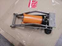 Fiat 126p pompka nożna Mera - KFM ciekawy gadżet do malucha